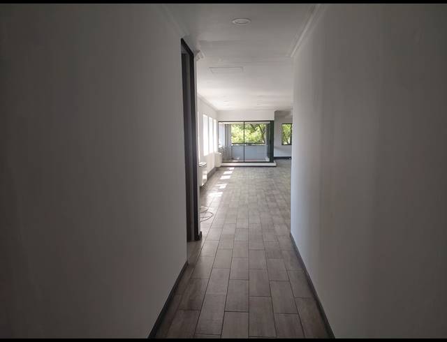198M² OFFICE TO LET IN BRYANSTON